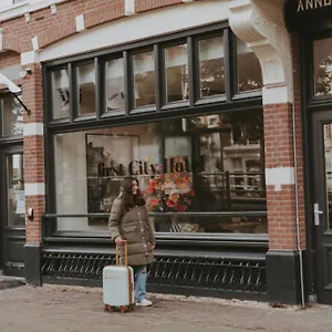 Hotel Boutique First, L'Aia